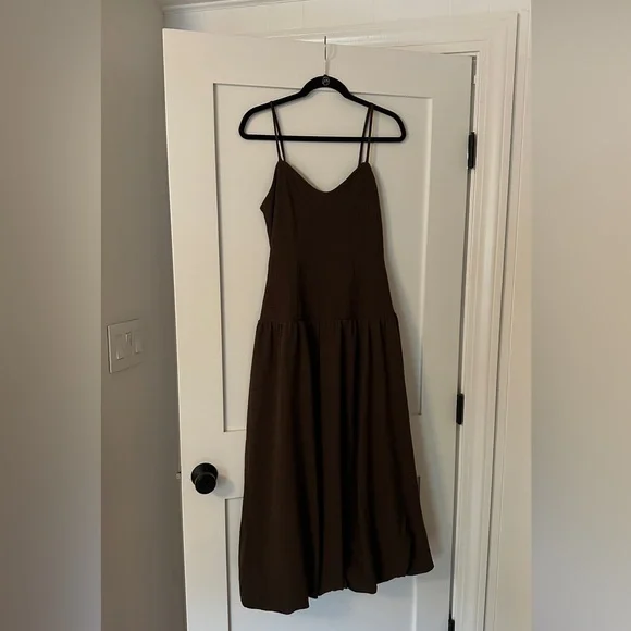 Elegant Brown Midi Dress - Picture 2 of 6